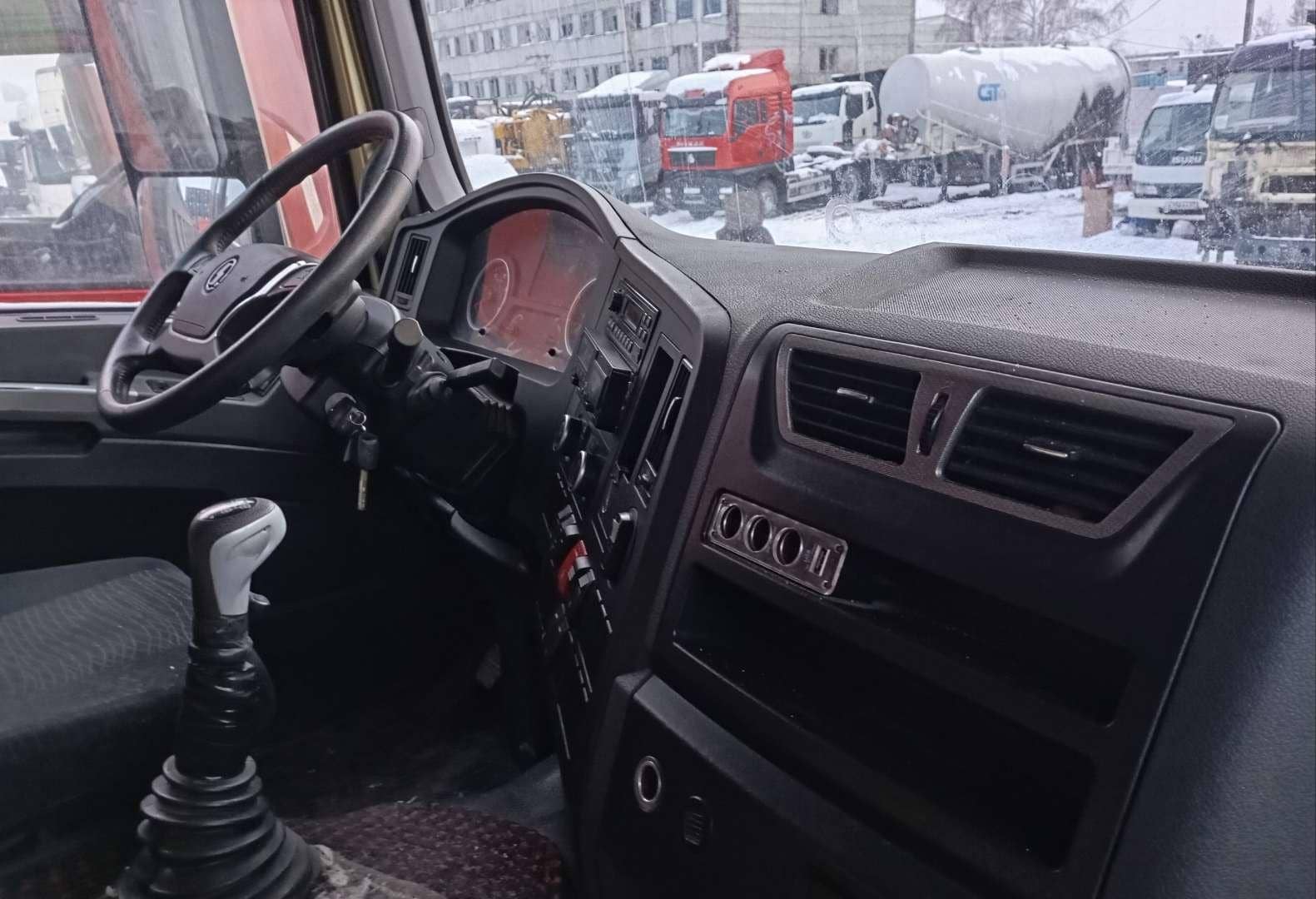 Shacman SX42584W324C,  170 847 км, 2022 года в лизинг