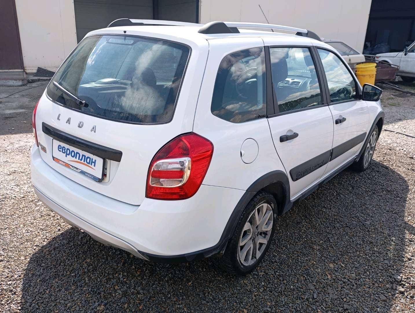 Lada Granta Кросс,  136 206 км, 2023 года в лизинг