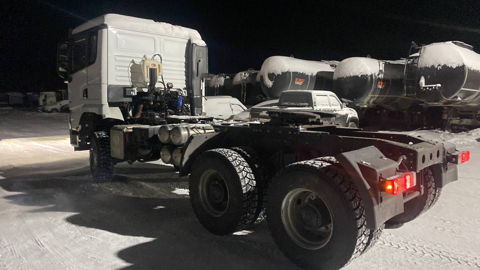 Shacman SX42586V385,  33 830 км, 2023 года в лизинг