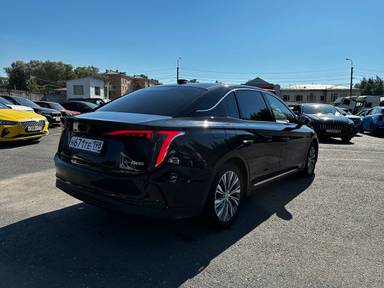 Hongqi E-QM5