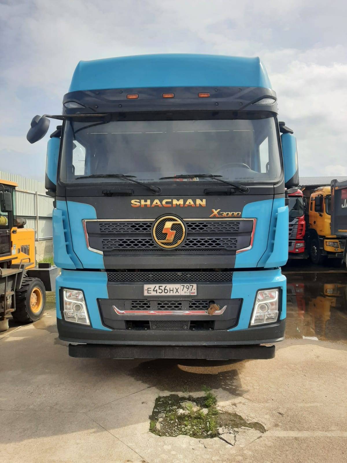 Shacman SX42584W324C