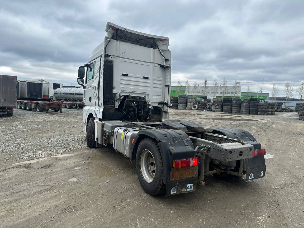 Sitrak C7H 4x2 ZZ4186V361HE,  421 770 км, 2022 года в лизинг