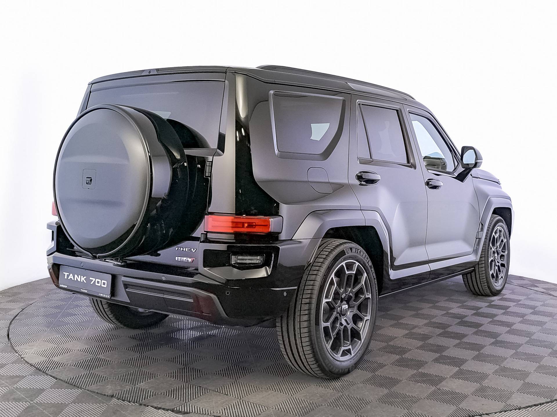 Tank 700 Техно Премиум 3.0 гибрид АТ полный привод