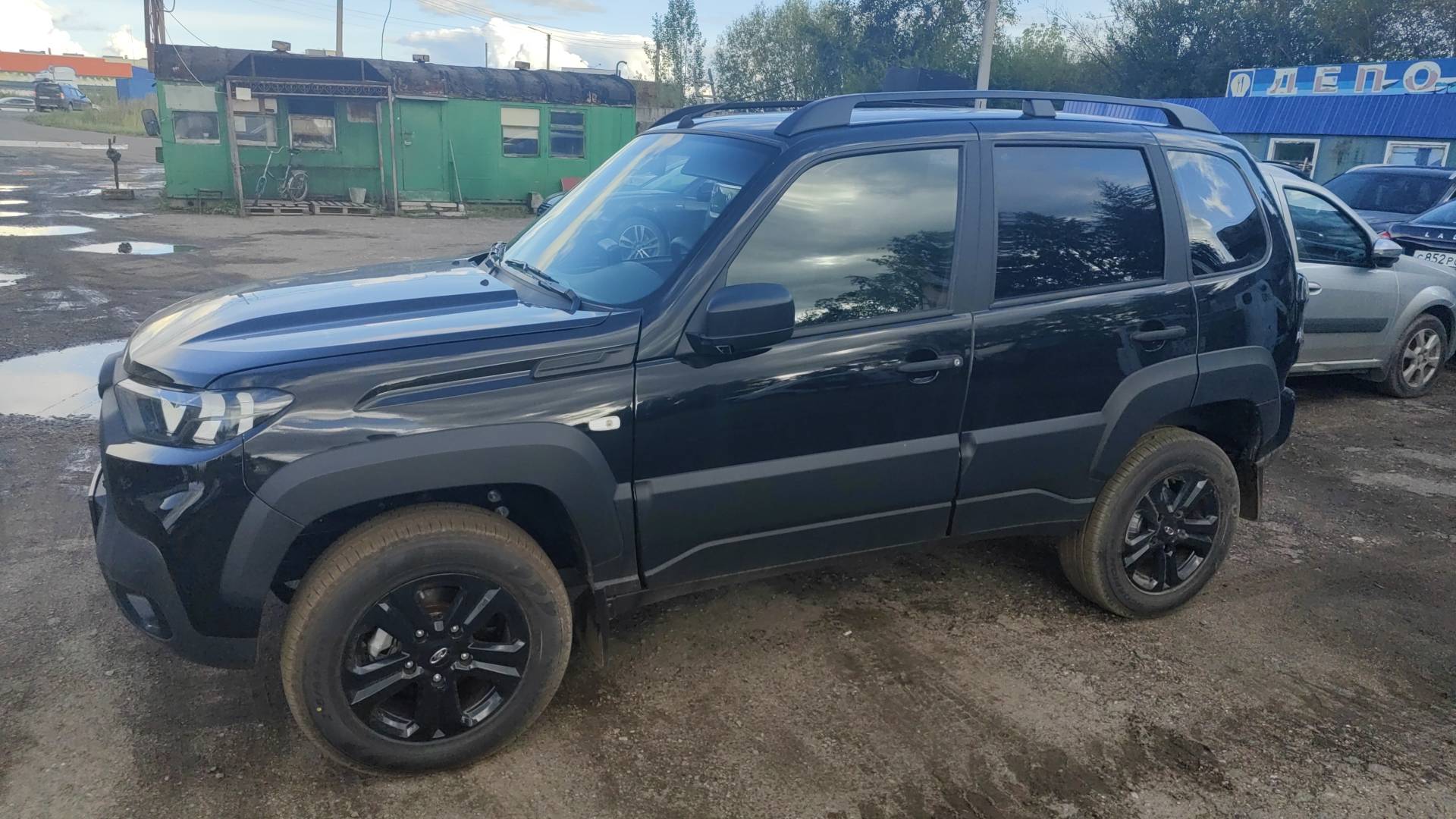 Lada Niva Travel