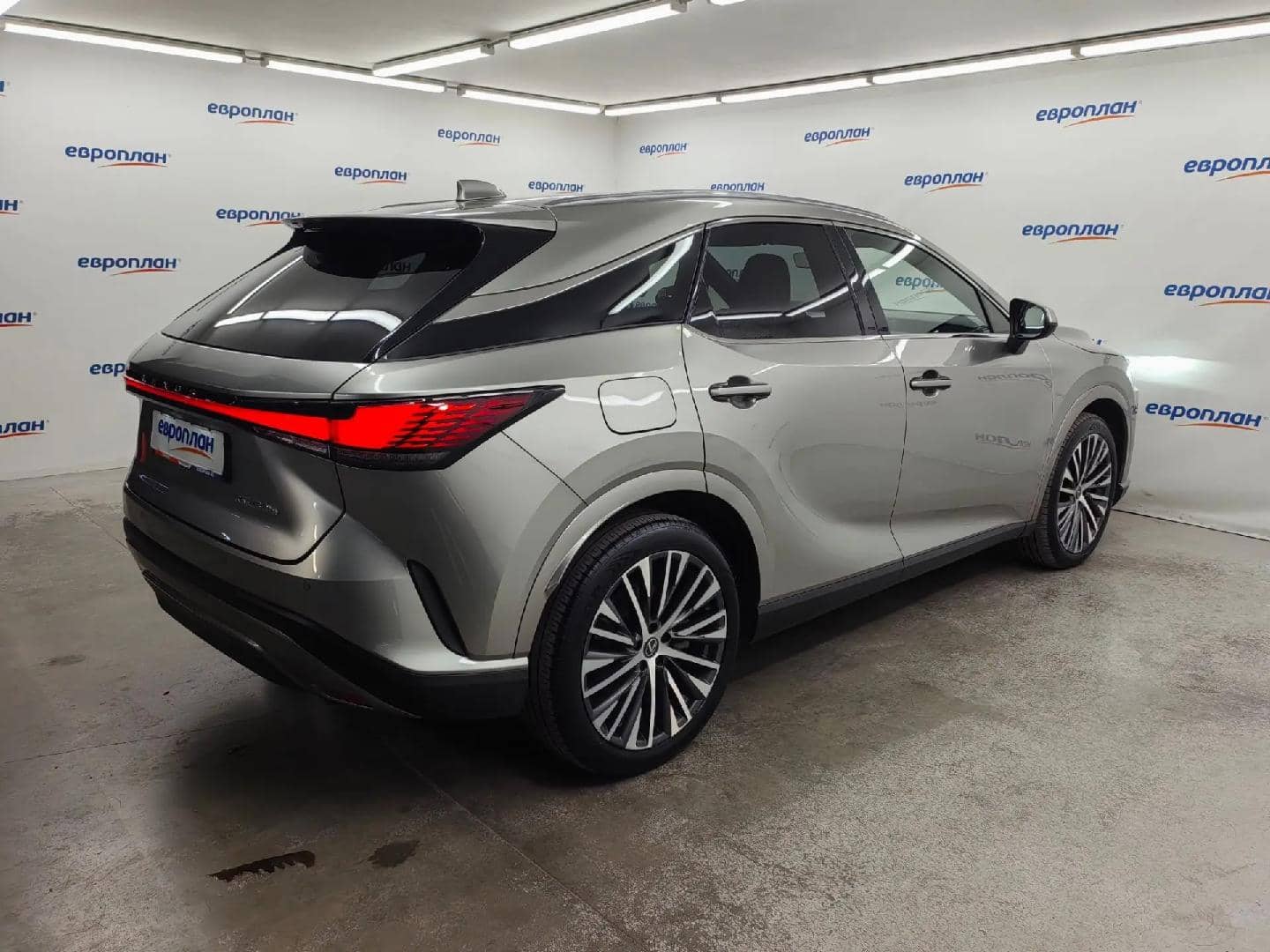 Lexus RX 450h+,  63 006 км, 2023 года в лизинг