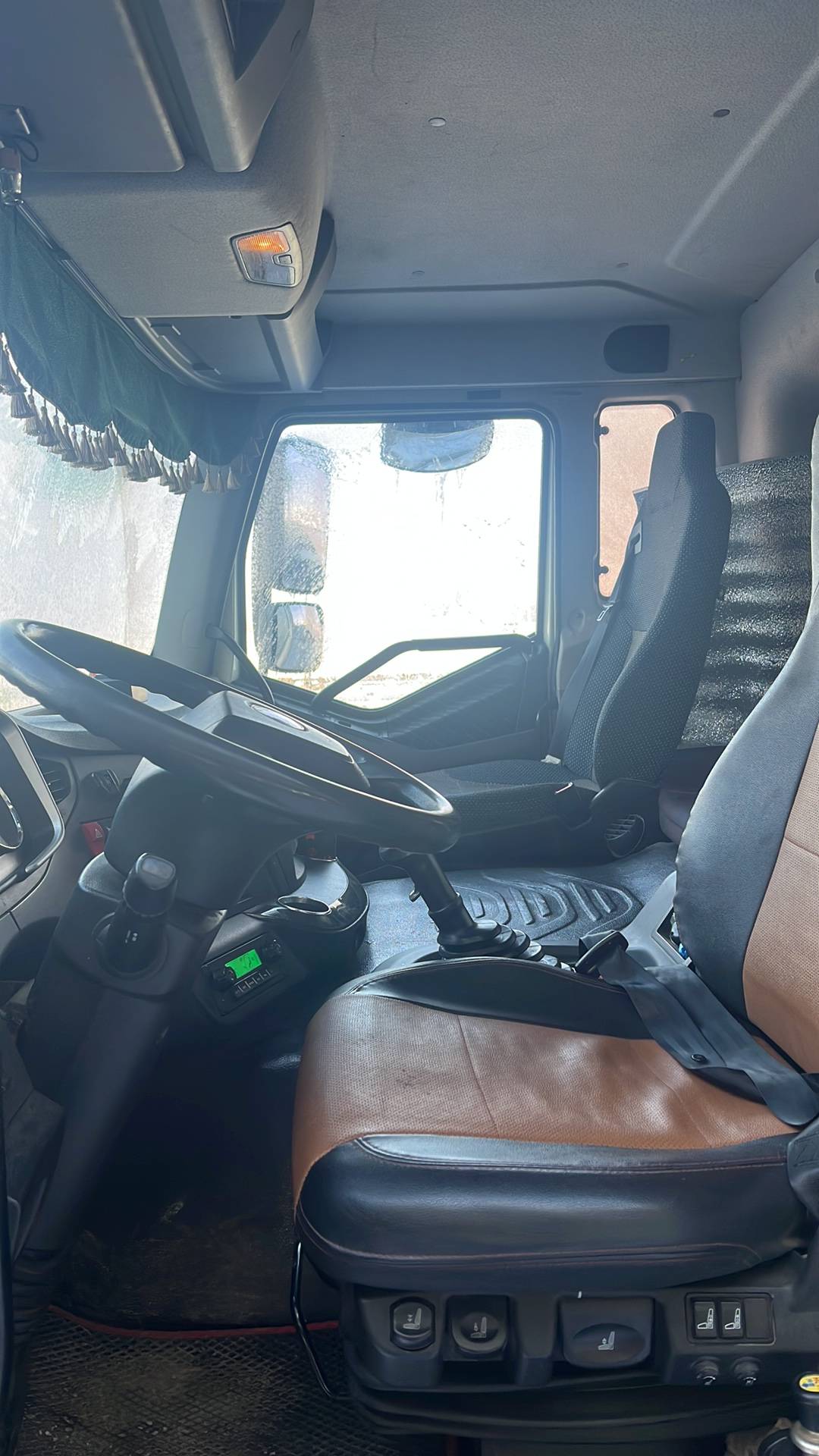 FAW CA3310P66K24T4E5 8х4,  326 792 км, 2021 года в лизинг