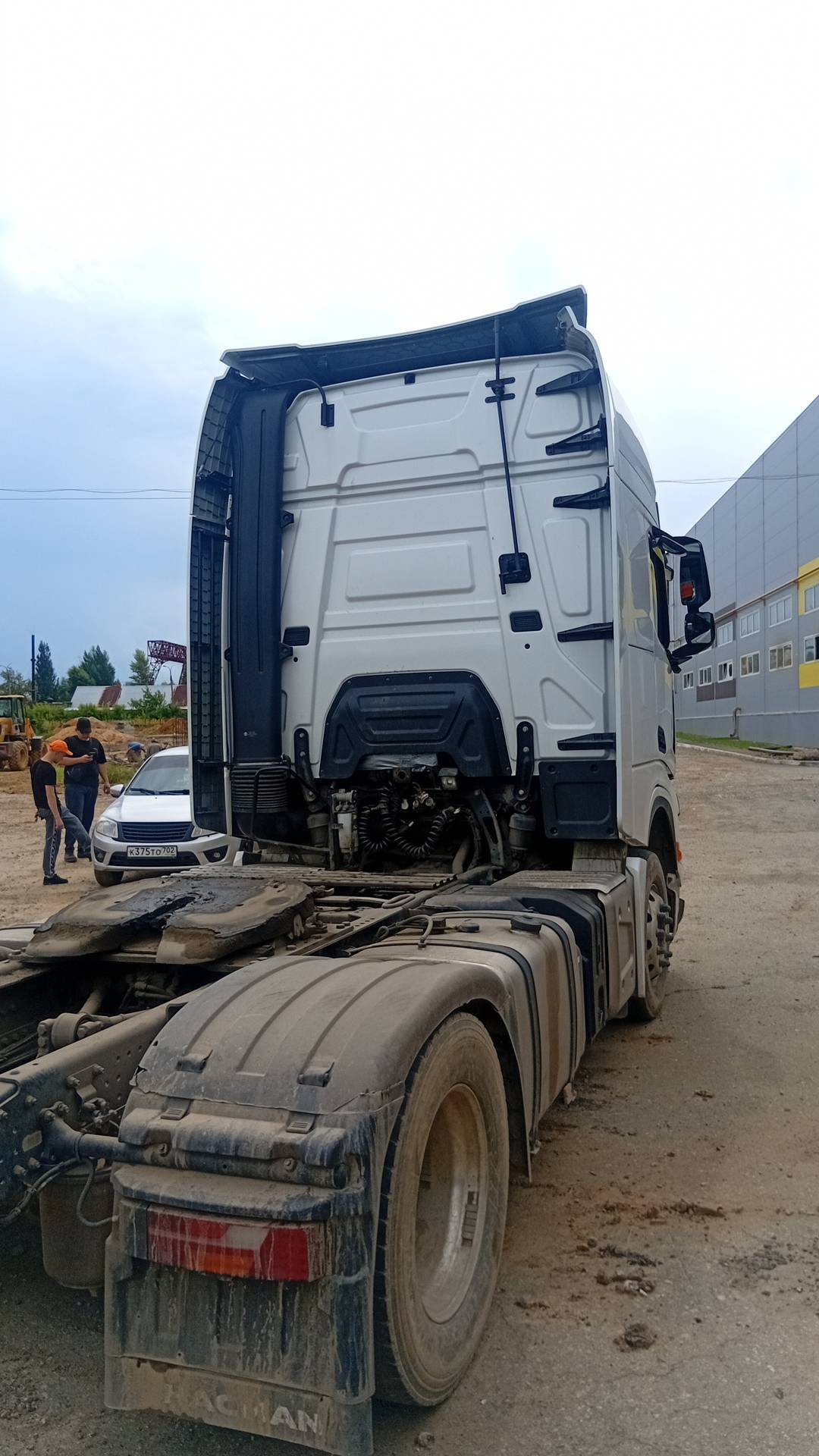 Shacman SX4188YY381,  326 811 км, 2023 года в лизинг