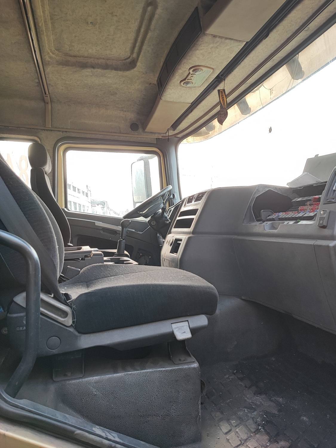 Shacman SX33186T366,  100 000 км, 2020 года