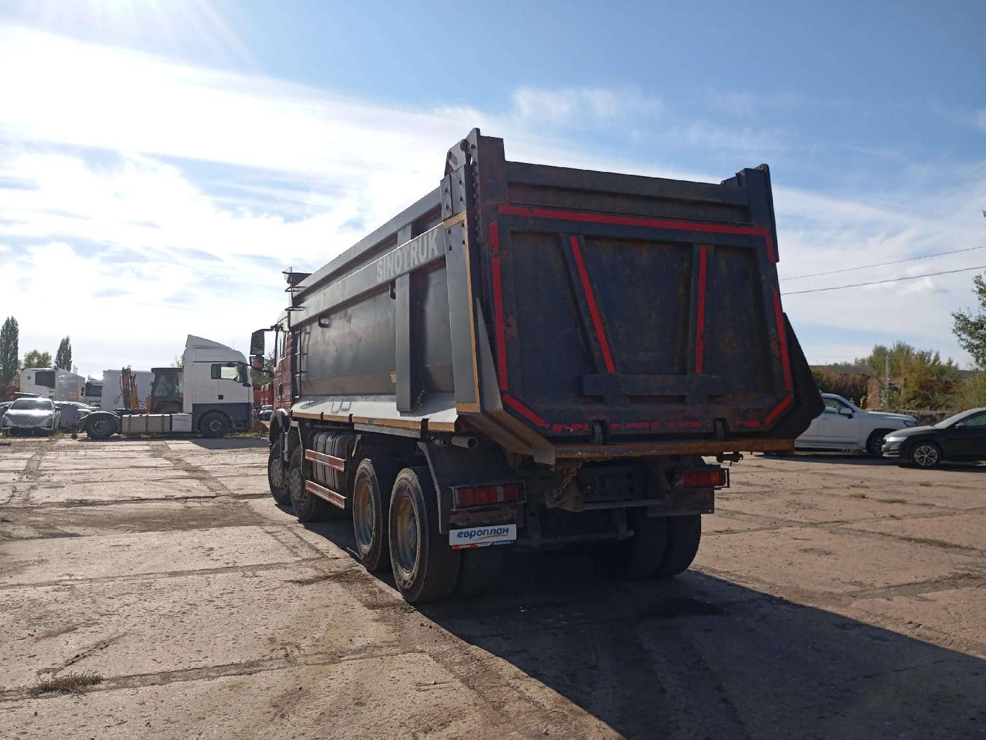 HOWO ZZ3317V386GE1 8х4,  312 255 км, 2023 года в лизинг