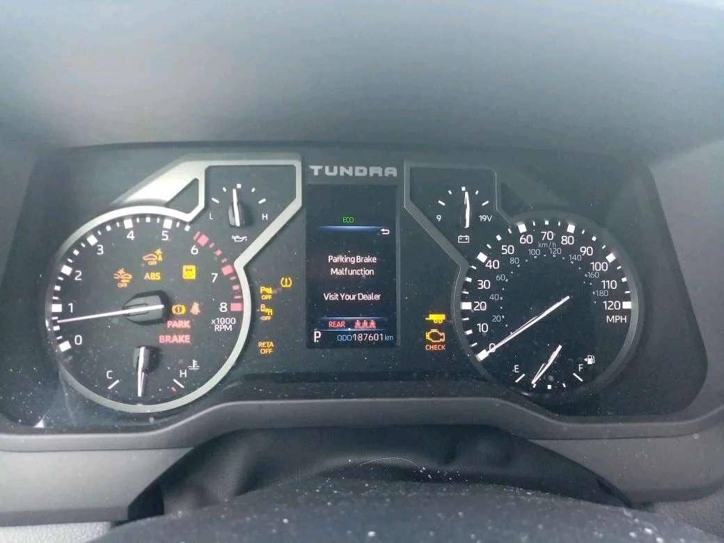 Toyota Tundra,  187 601 км, 2022 года в лизинг