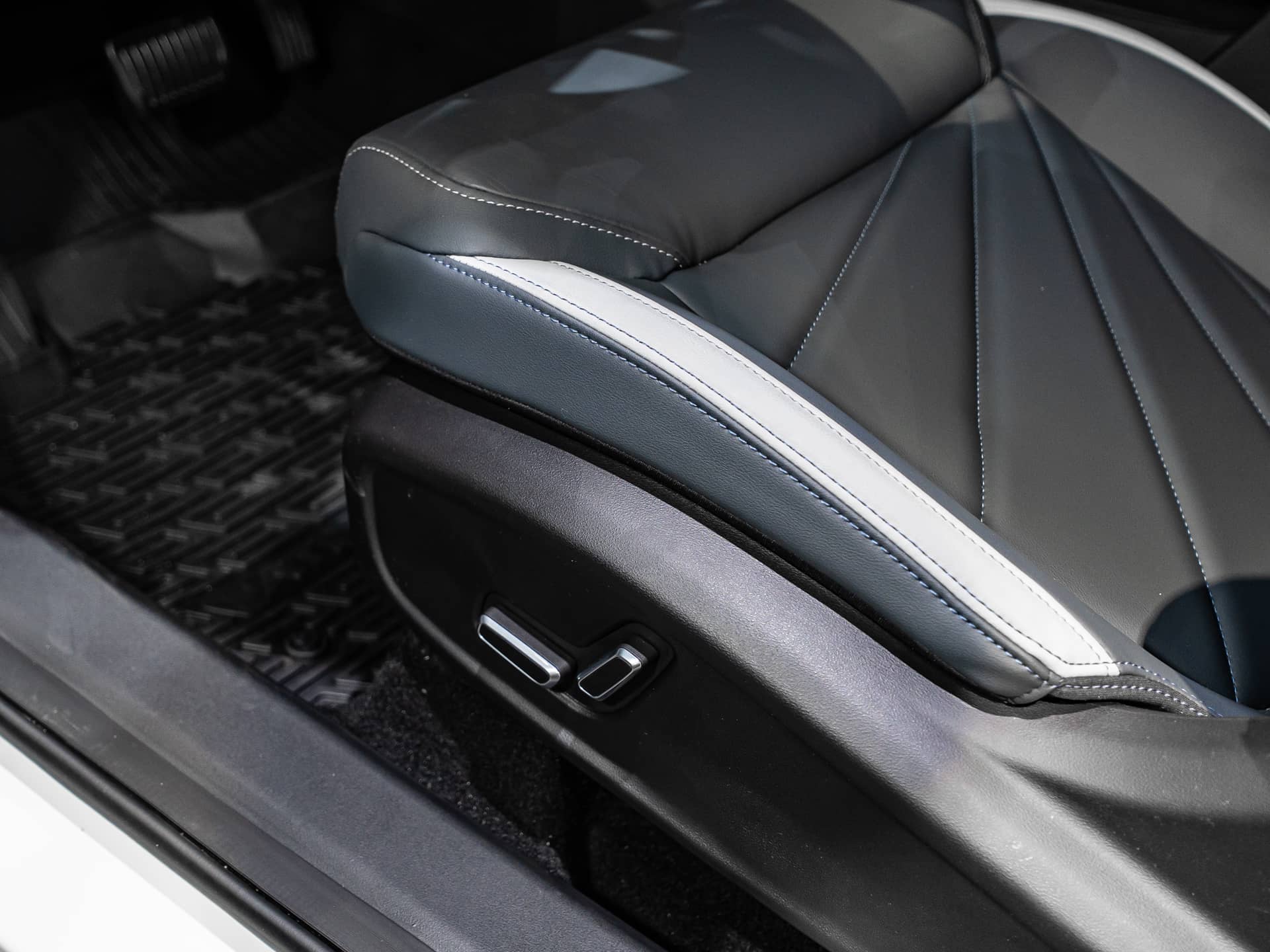 Geely Atlas Флагман 2.0Т АТ полный привод