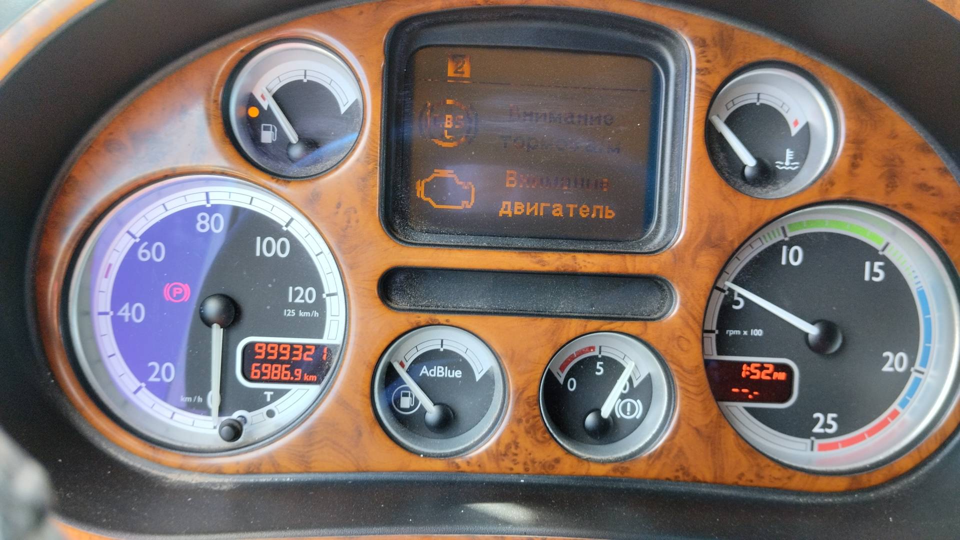 DAF XF105.460 FT 4x2 (Space Cab),  999 321 км, 2015 года в лизинг