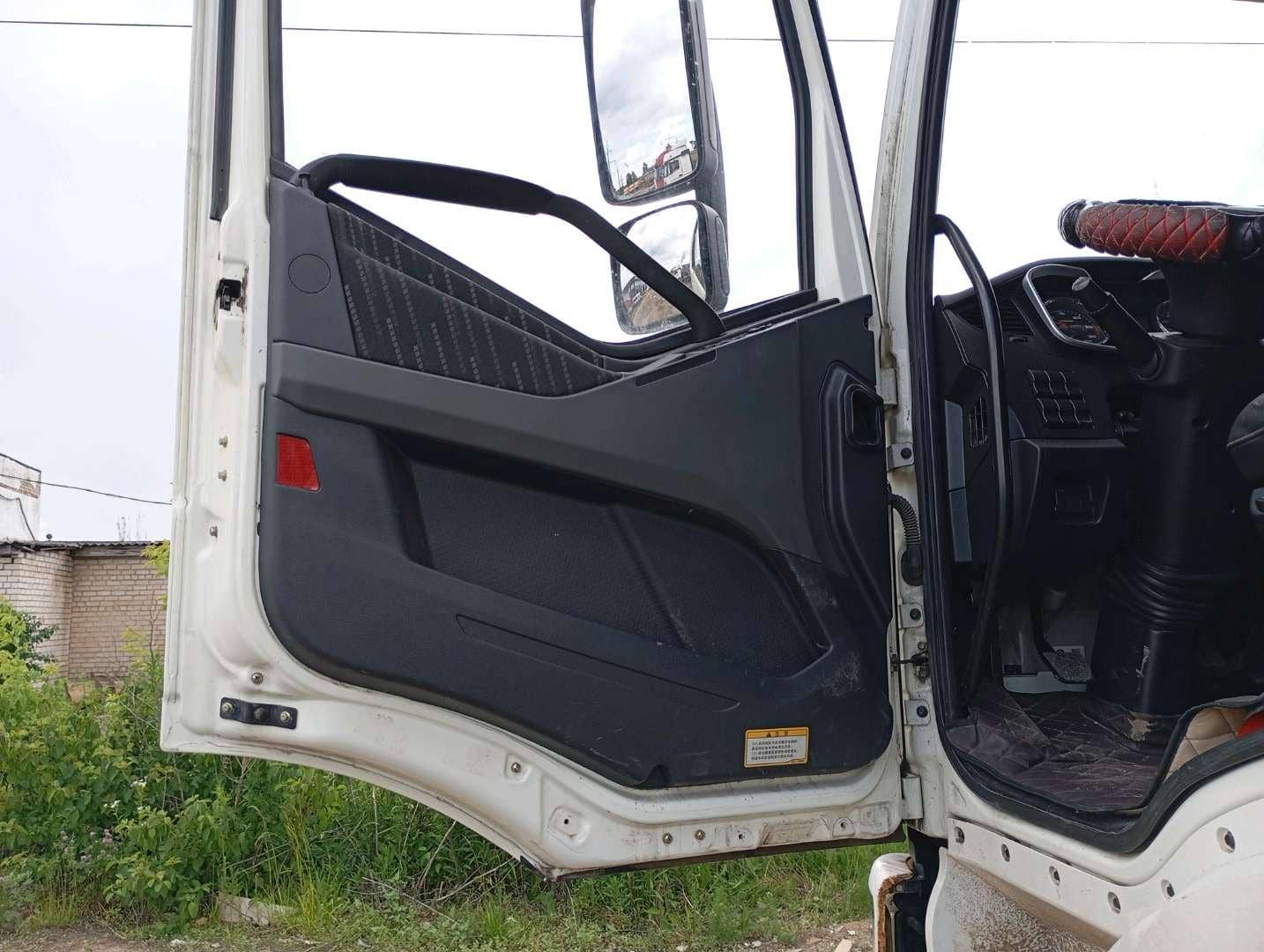 FAW CA3310P66K24T4E5 8х4,  136 846 км, 2023 года в лизинг