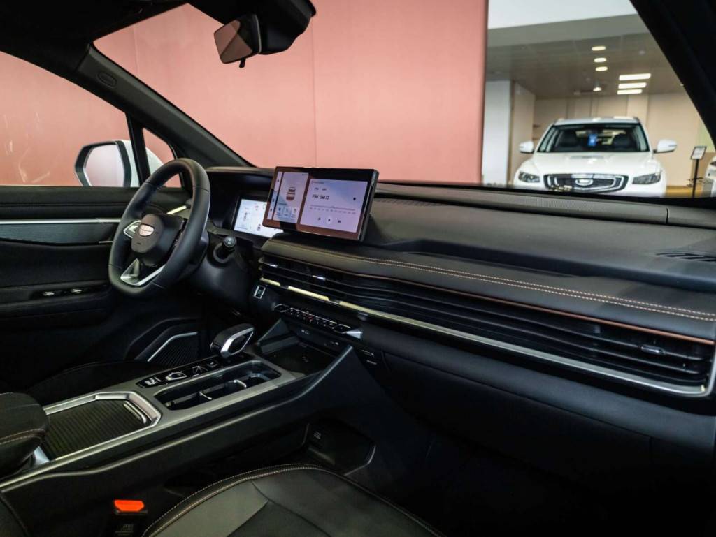 Geely Okavango Flagship 2.0T 7DCT 2WD