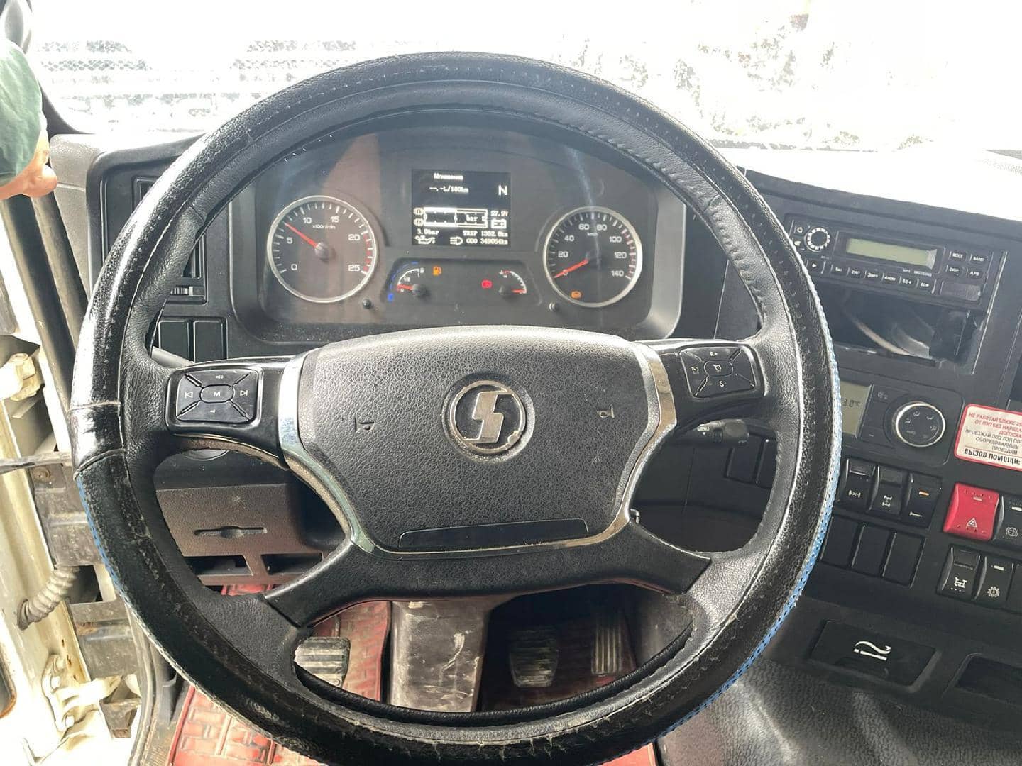 Shacman SX33186T366,  349 064 км, 2021 года в лизинг