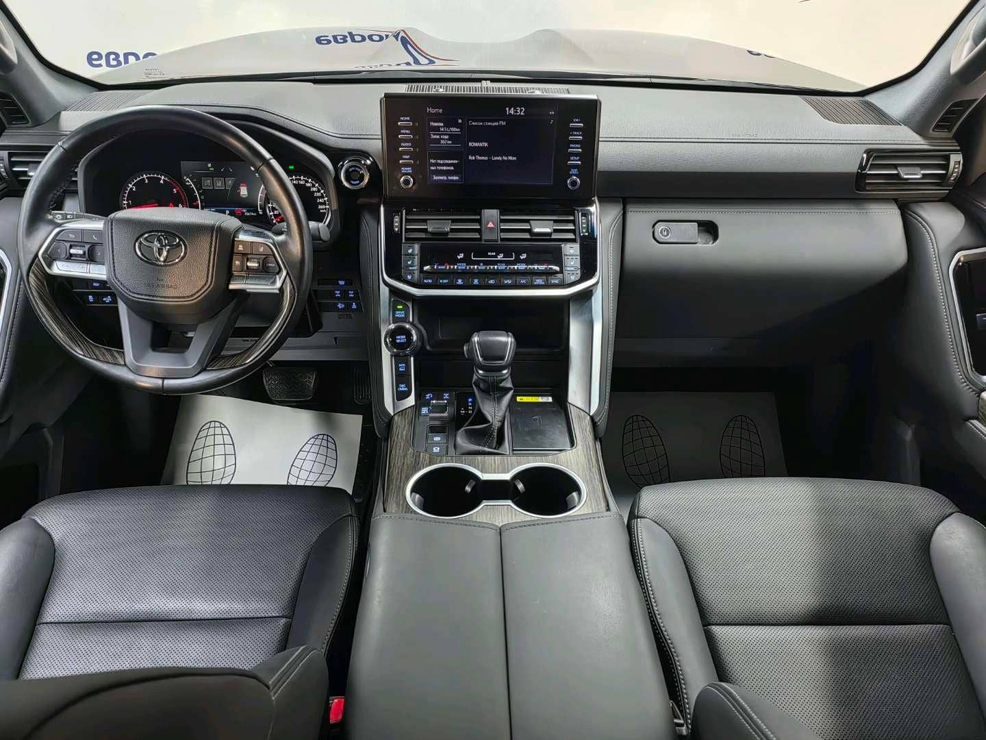 Toyota Land Cruiser 300,  35 674 км, 2022 года в лизинг