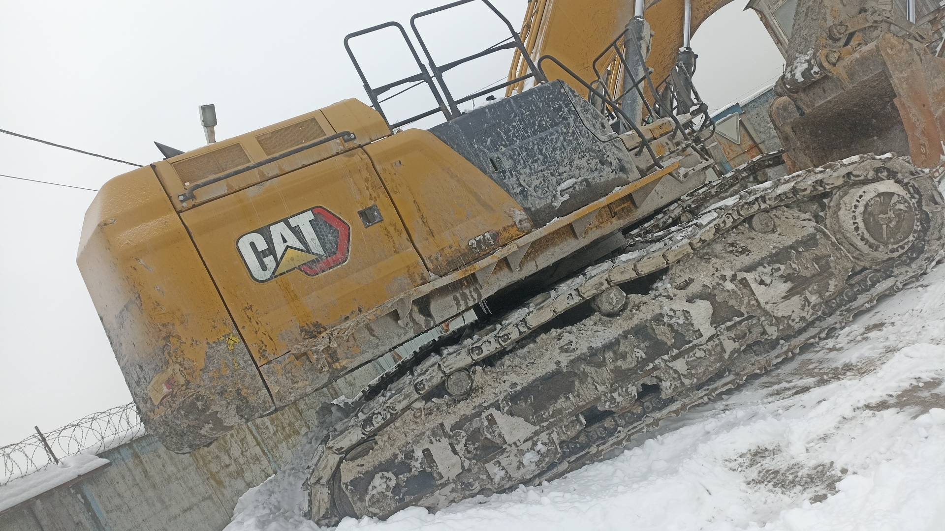CATERPILLAR 374, 2021 года в лизинг