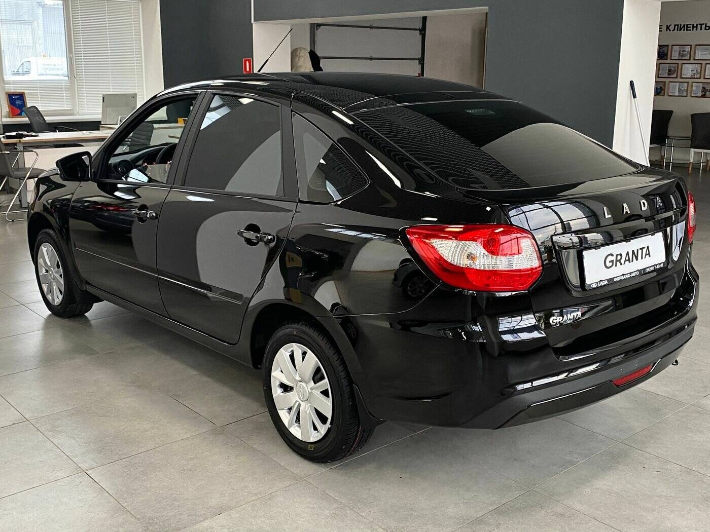 Lada Granta седан Classic 24 Кондиционер 1.6 90hp 5MT