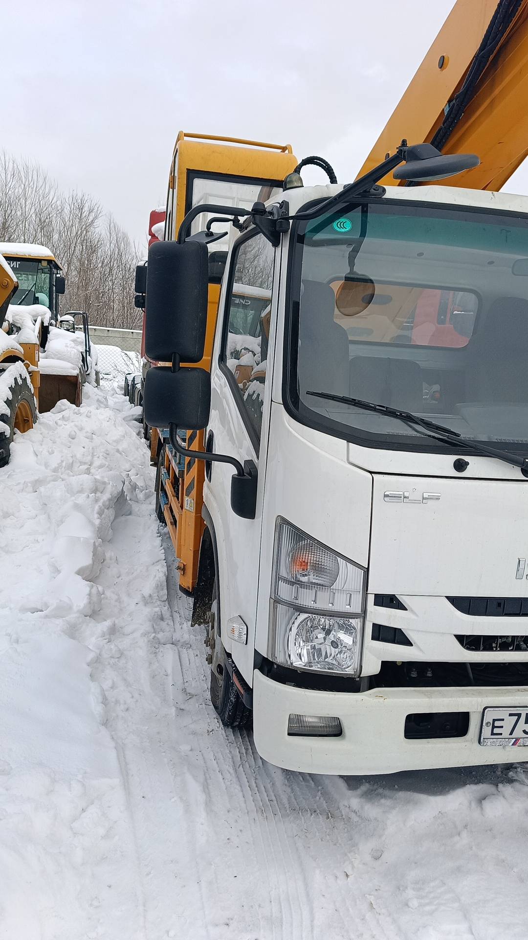 ISUZU ELF KV100 специальный, автогидроподъемник,  12 185 км, 2024 года в лизинг