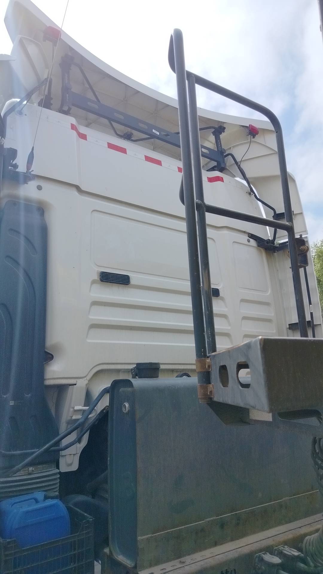 Sitrak C7H 4x2 ZZ4186V361HE,  338 313 км, 2023 года в лизинг