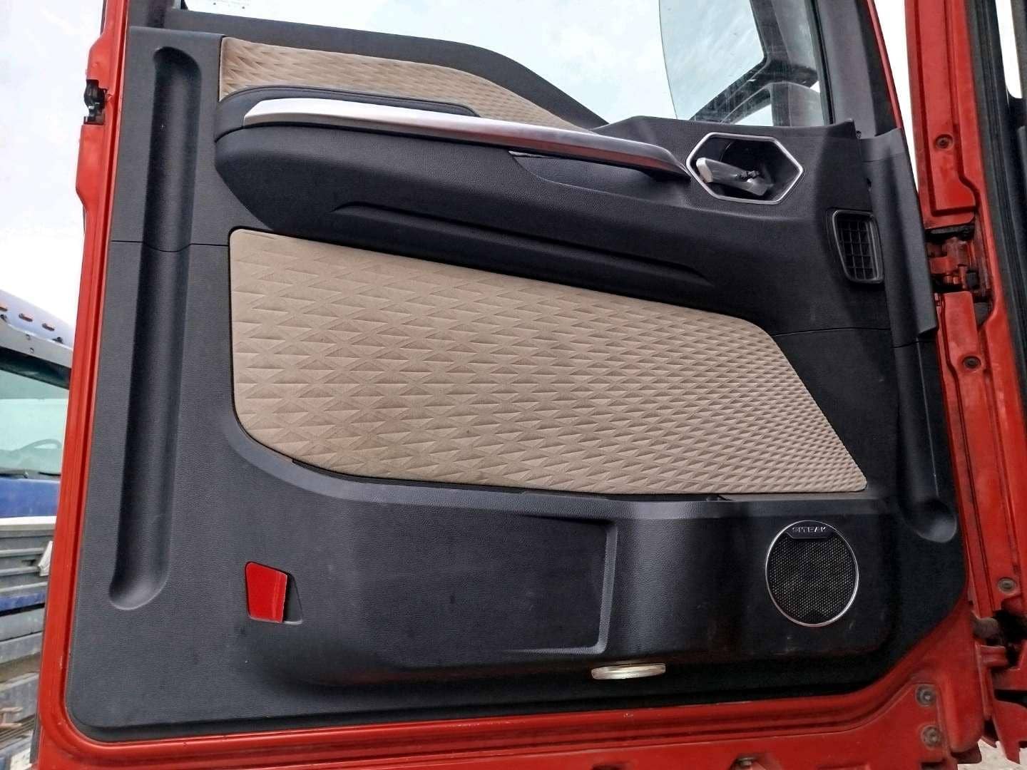 Sitrak C7H MAX ZZ4186V391HE,  700 000 км, 2023 года в лизинг
