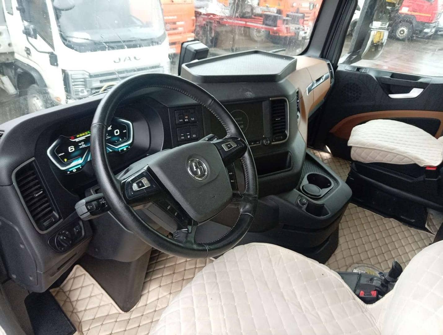 Shacman SX4188YY381,  209 660 км, 2023 года в лизинг