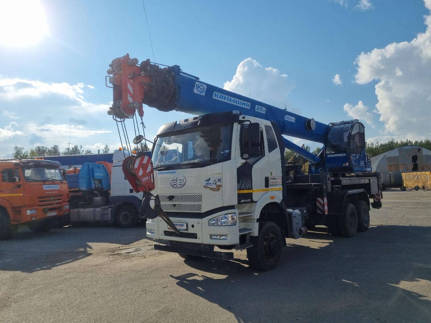 FAW CA3250P66K24L1TE5 6x6,  20 294 км, 2023 года в лизинг