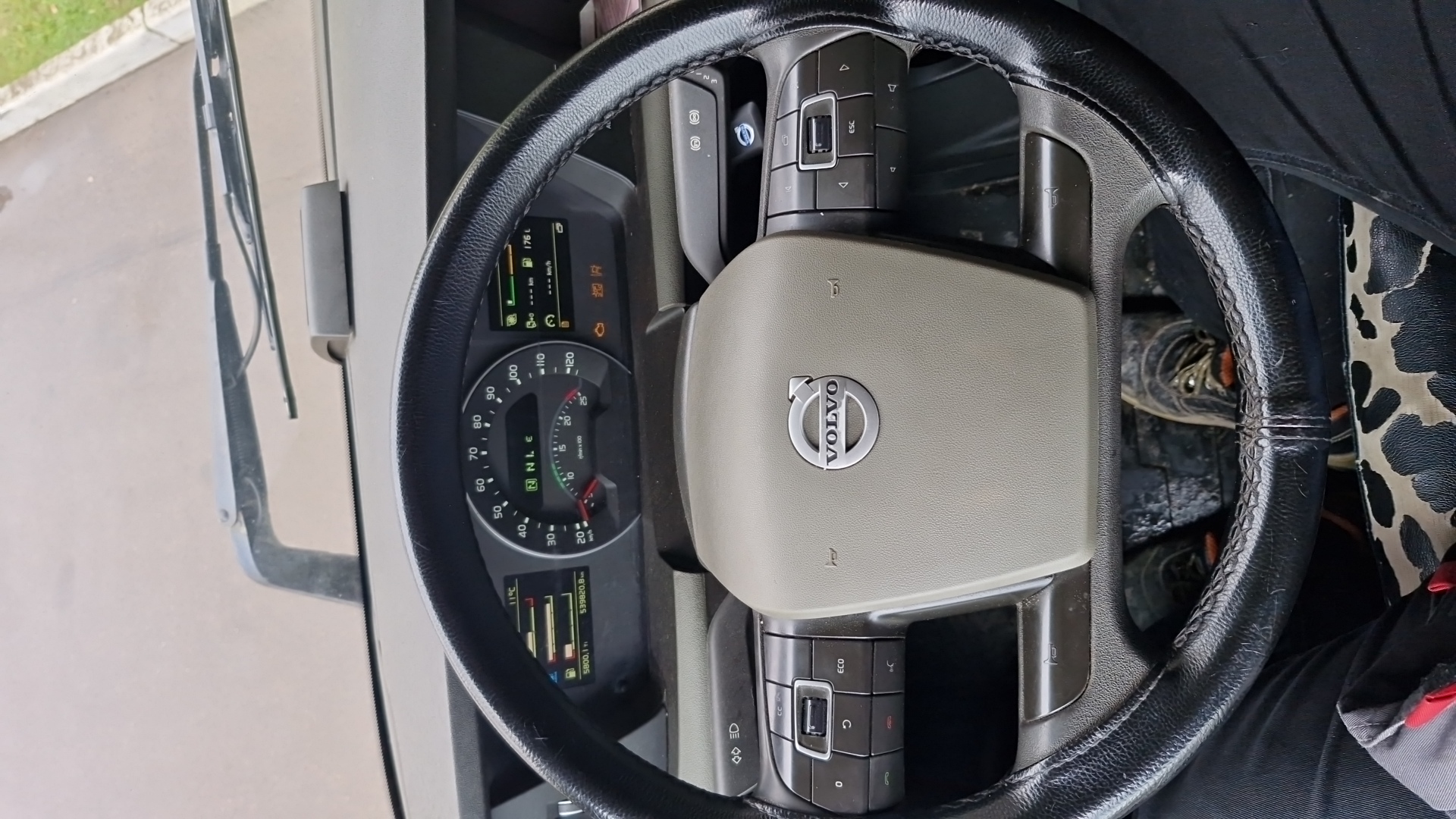 Volvo FH 460 4x2 (FH Globetrotter) Лот 000008968