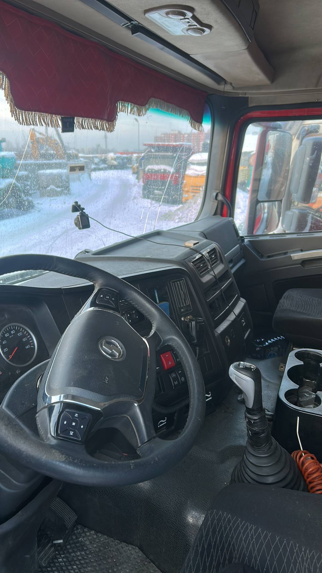 Shacman SX33186W366C,  151 745 км, 2022 года в лизинг