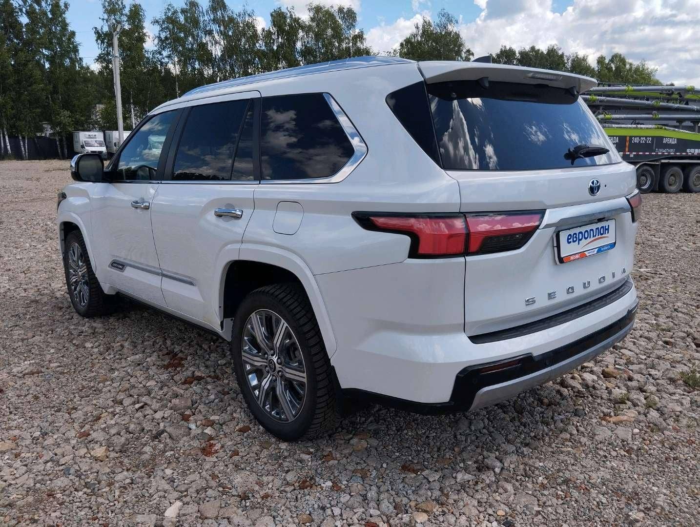 Toyota Sequoia,  25 194 км, 2024 года в лизинг