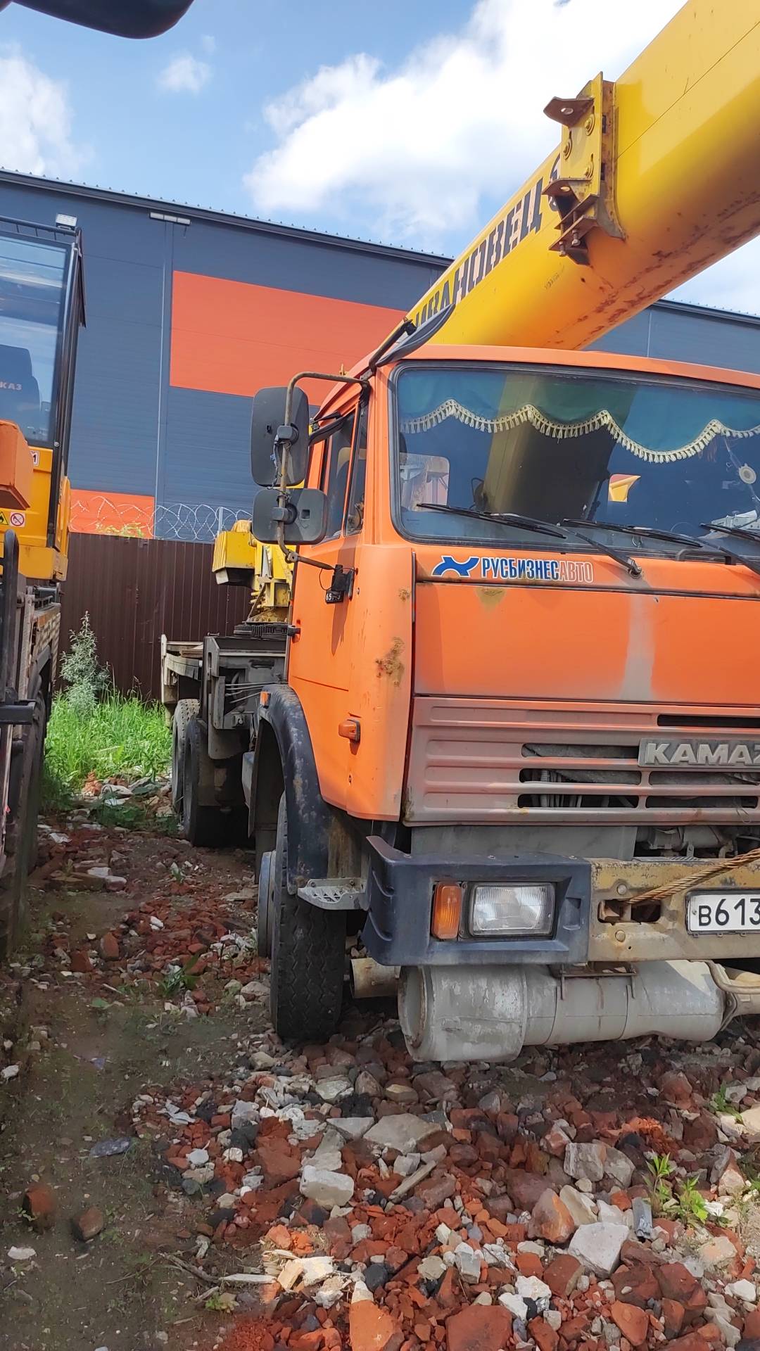 Ивановец КС-45717K-1 КАМАЗ-65115 (6x4) г/п 25т. вылет 19,0 (28,0)м.