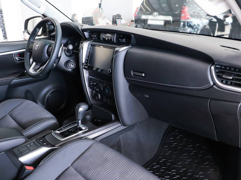 Toyota Fortuner Комфорт 2.7 АКП