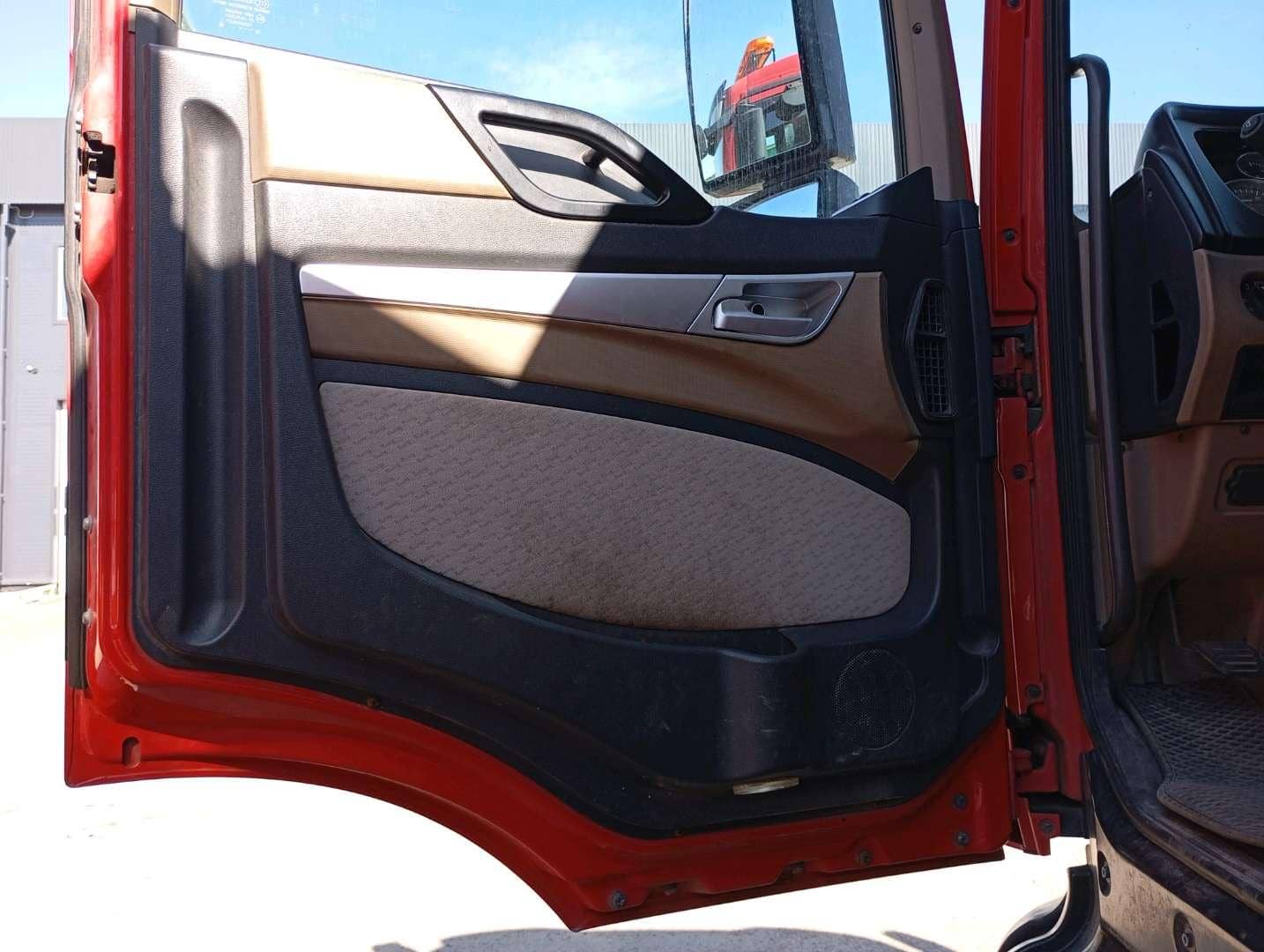HOWO ZZ3256V384GE 6x4,  145 588 км, 2023 года в лизинг