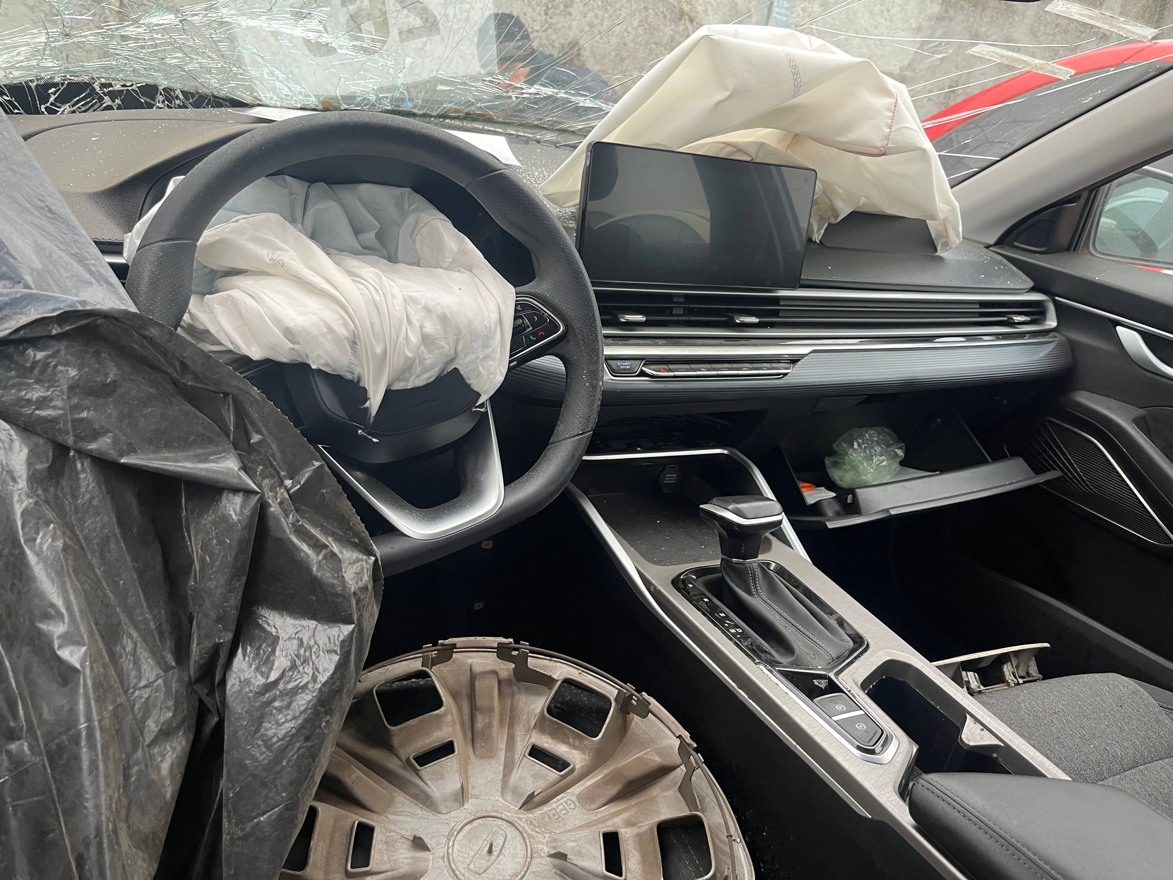 Geely Emgrand,  1 000 км, 2023 года в лизинг