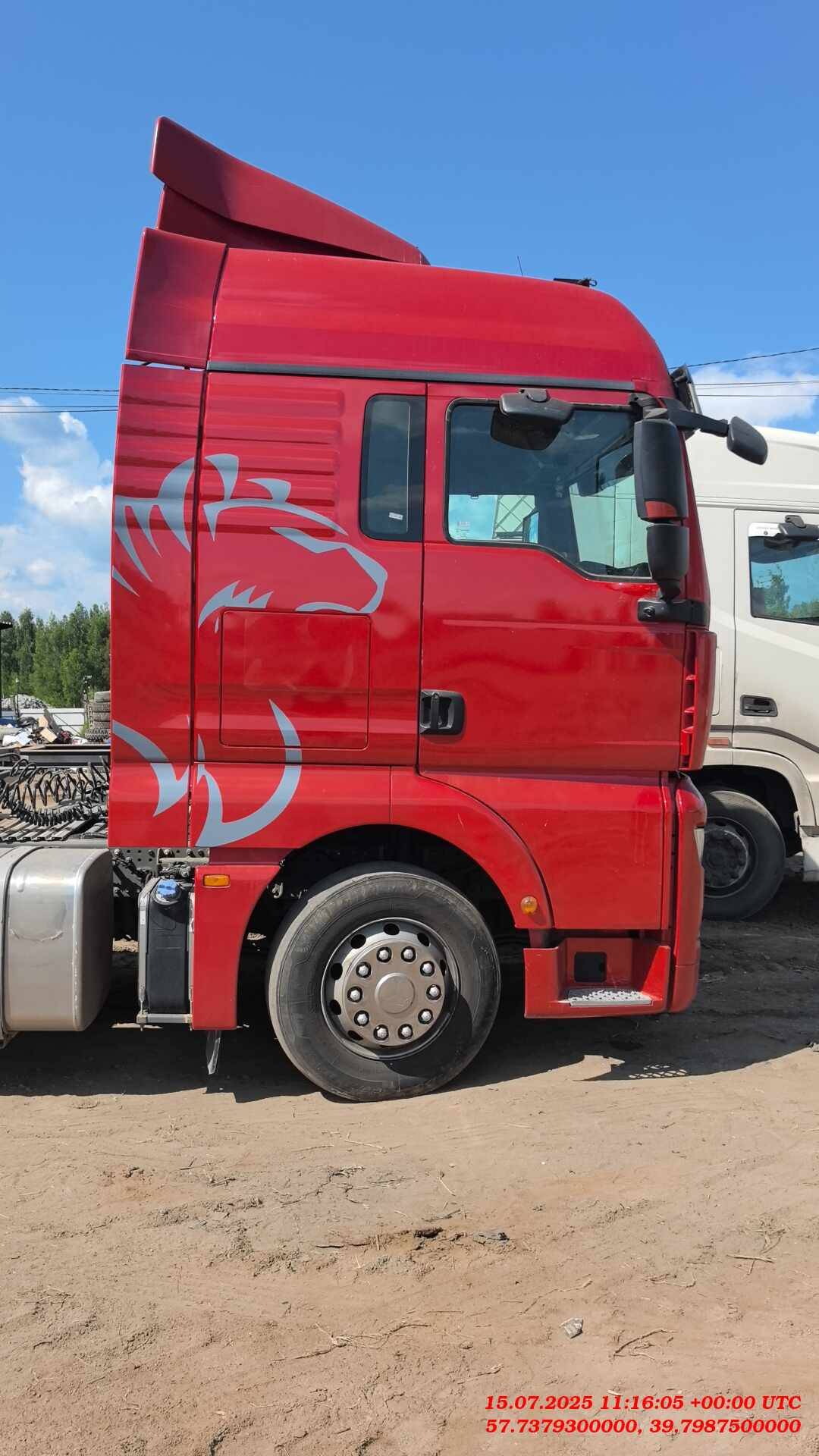 Sitrak С7Н MAX 6×4 ZZ4256V364HE,  156 221 км, 2023 года в лизинг