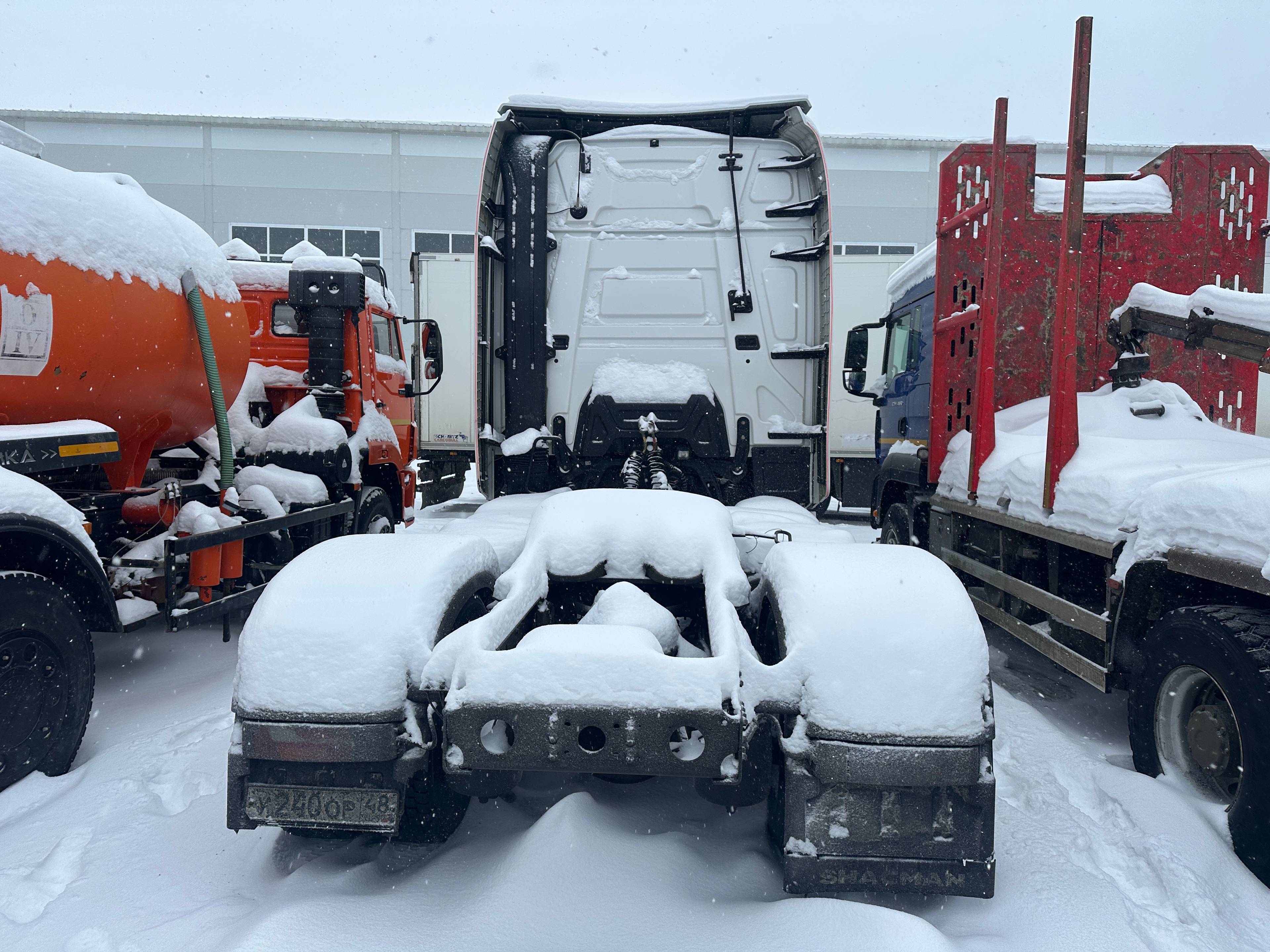 Shacman SX4188YY381,  311 596 км, 2023 года в лизинг