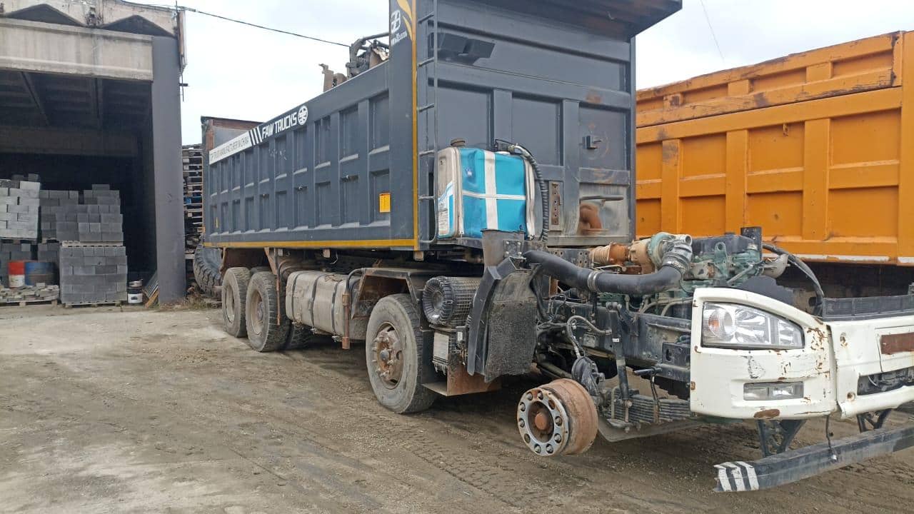 FAW CA3310P66K24T4E5 8х4,  1 111 км, 2023 года