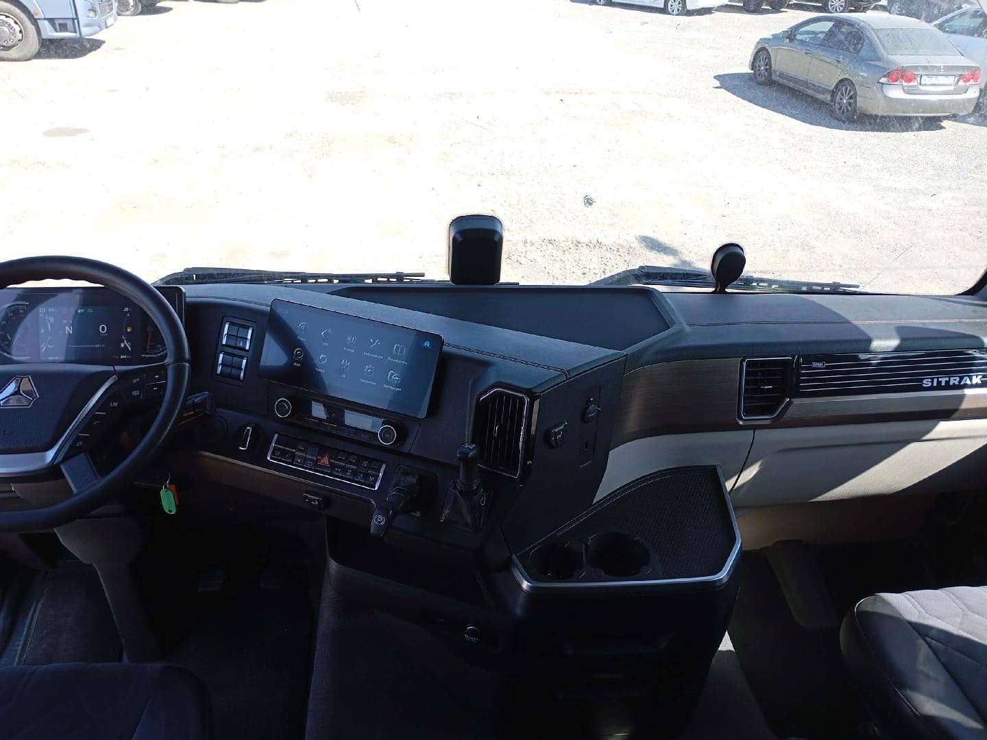 Sitrak С7Н MAX 6×4 ZZ4256V364HE,  165 706 км, 2023 года в лизинг