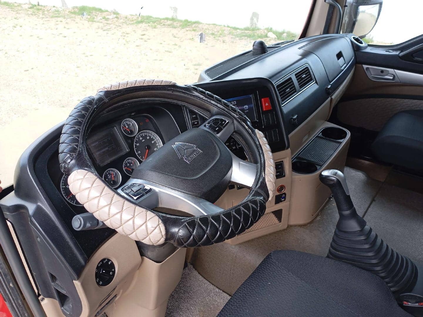 HOWO Sitrak C7H 8x4,  326 511 км, 2022 года в лизинг