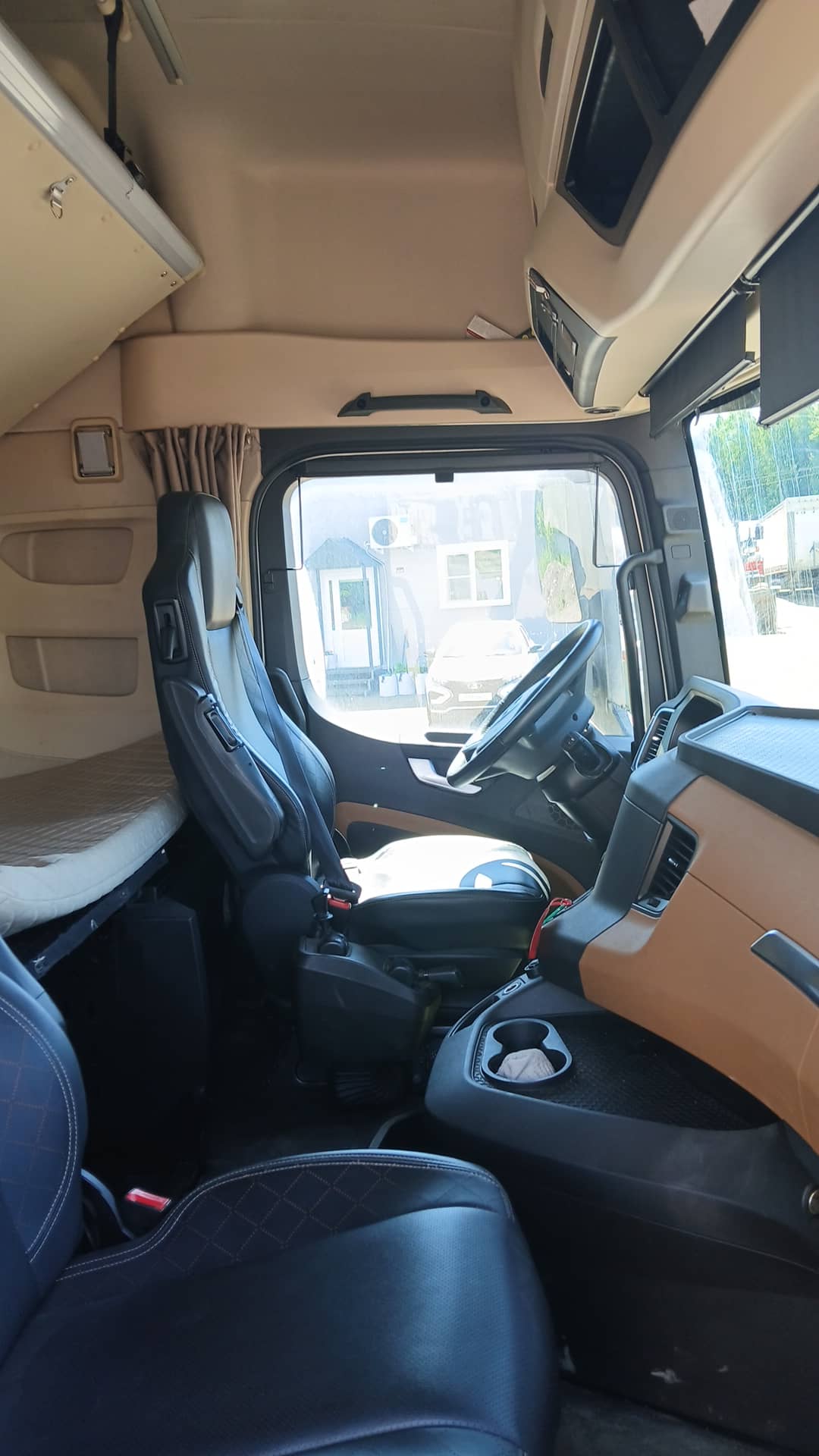Shacman SX4188YY381,  137 821 км, 2024 года в лизинг
