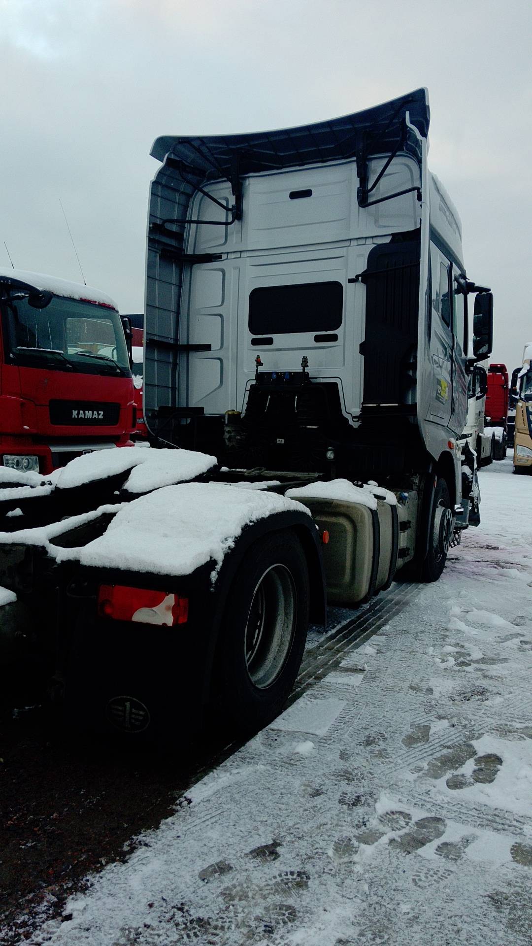 FAW CA4180P77K25E5 4x2,  164 295 км, 2024 года в лизинг