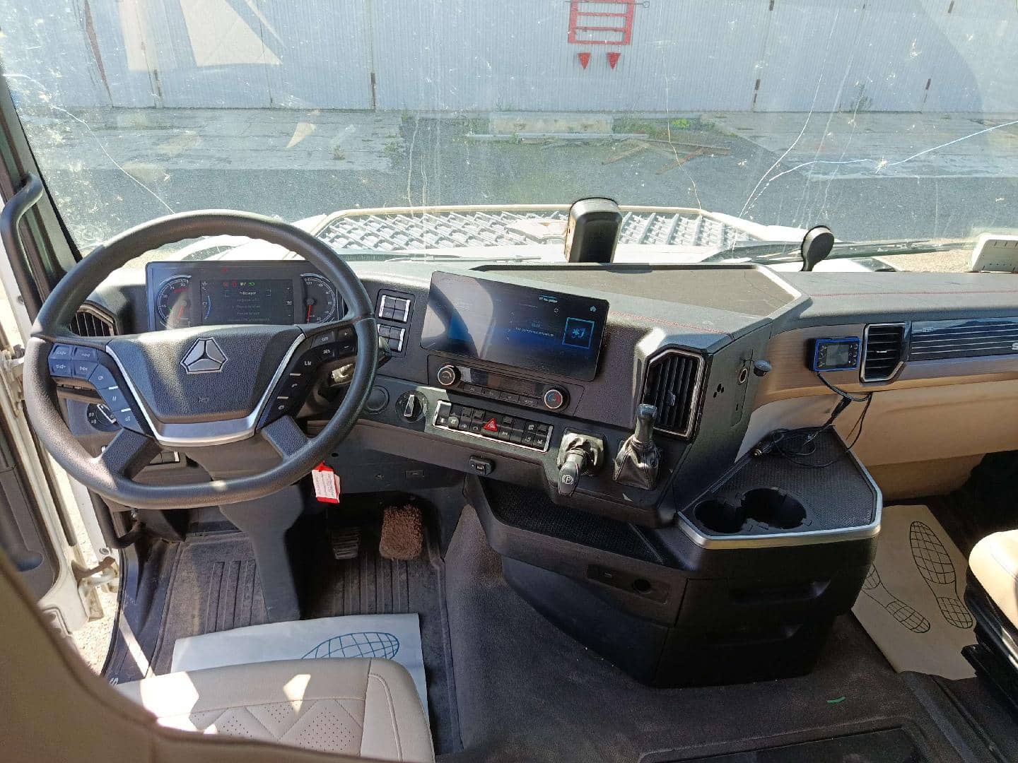 Sitrak C7H MAX 4x2 ZZ4186V361HE,  284 070 км, 2022 года в лизинг
