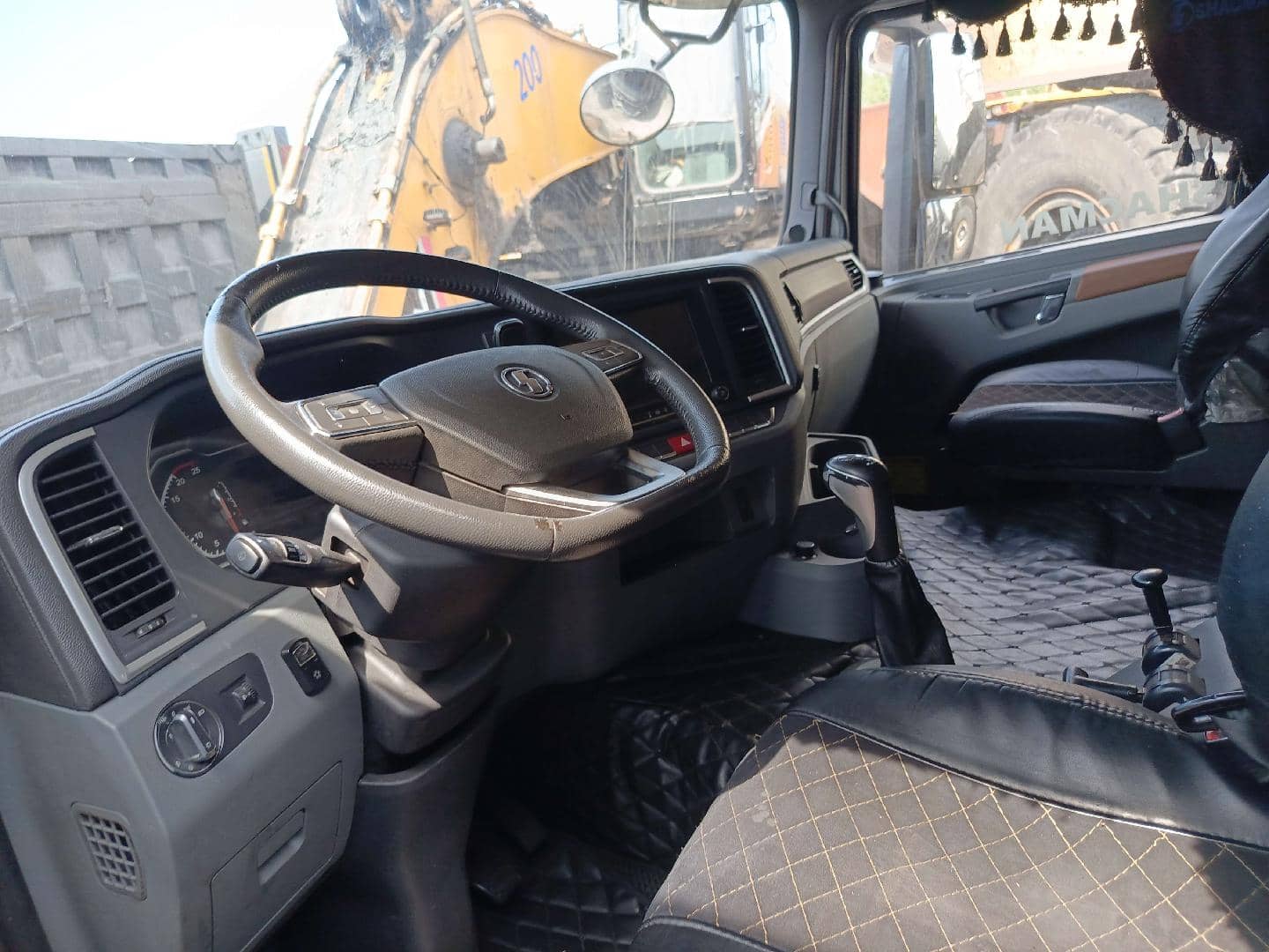 Shacman SX33186V366,  100 047 км, 2024 года в лизинг