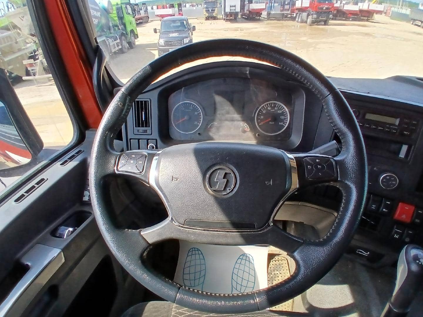 Shacman SX33186T366,  124 455 км, 2021 года в лизинг
