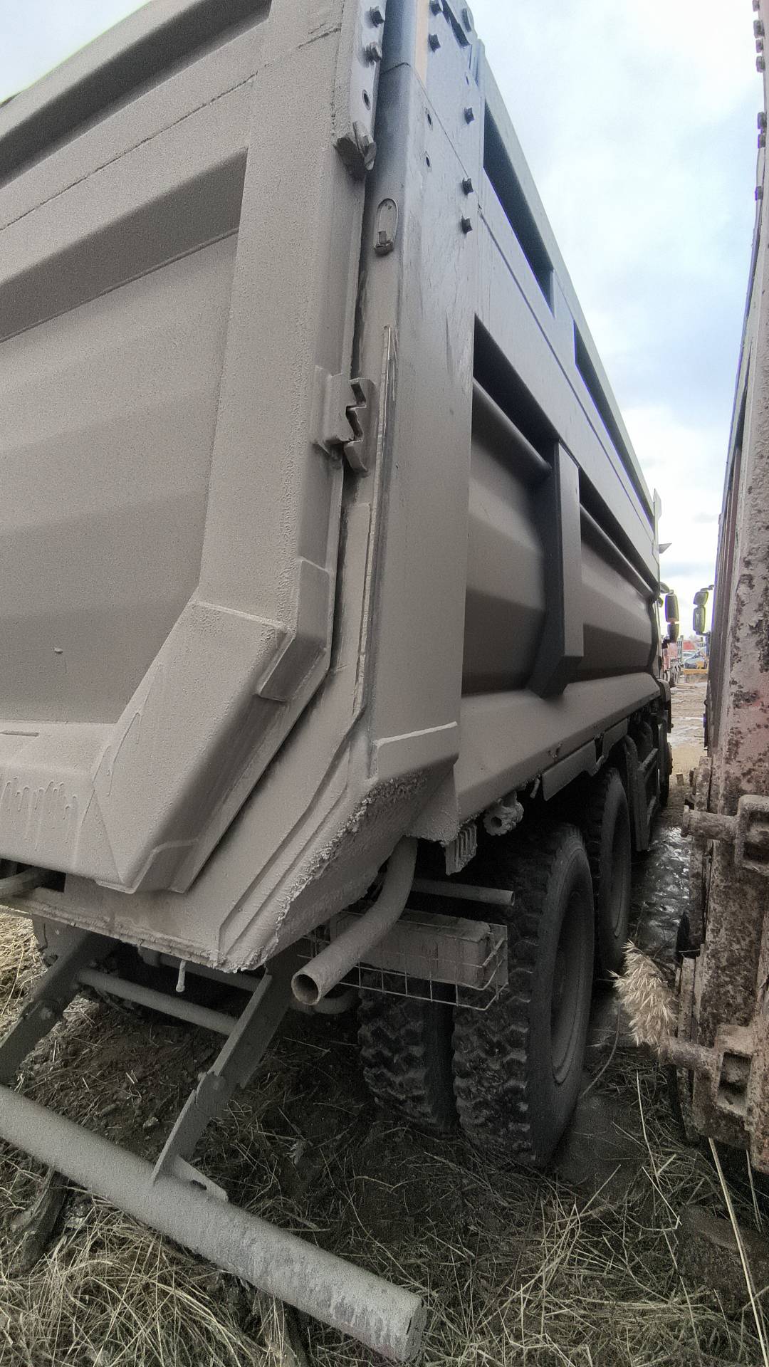 Sitrak ZZ3316V306ME,  81 000 км, 2023 года в лизинг