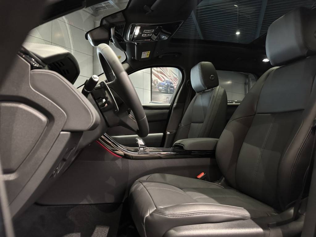 Land Rover Velar 2.0 250 Дайнэмик СЕ (Dynamic SE)