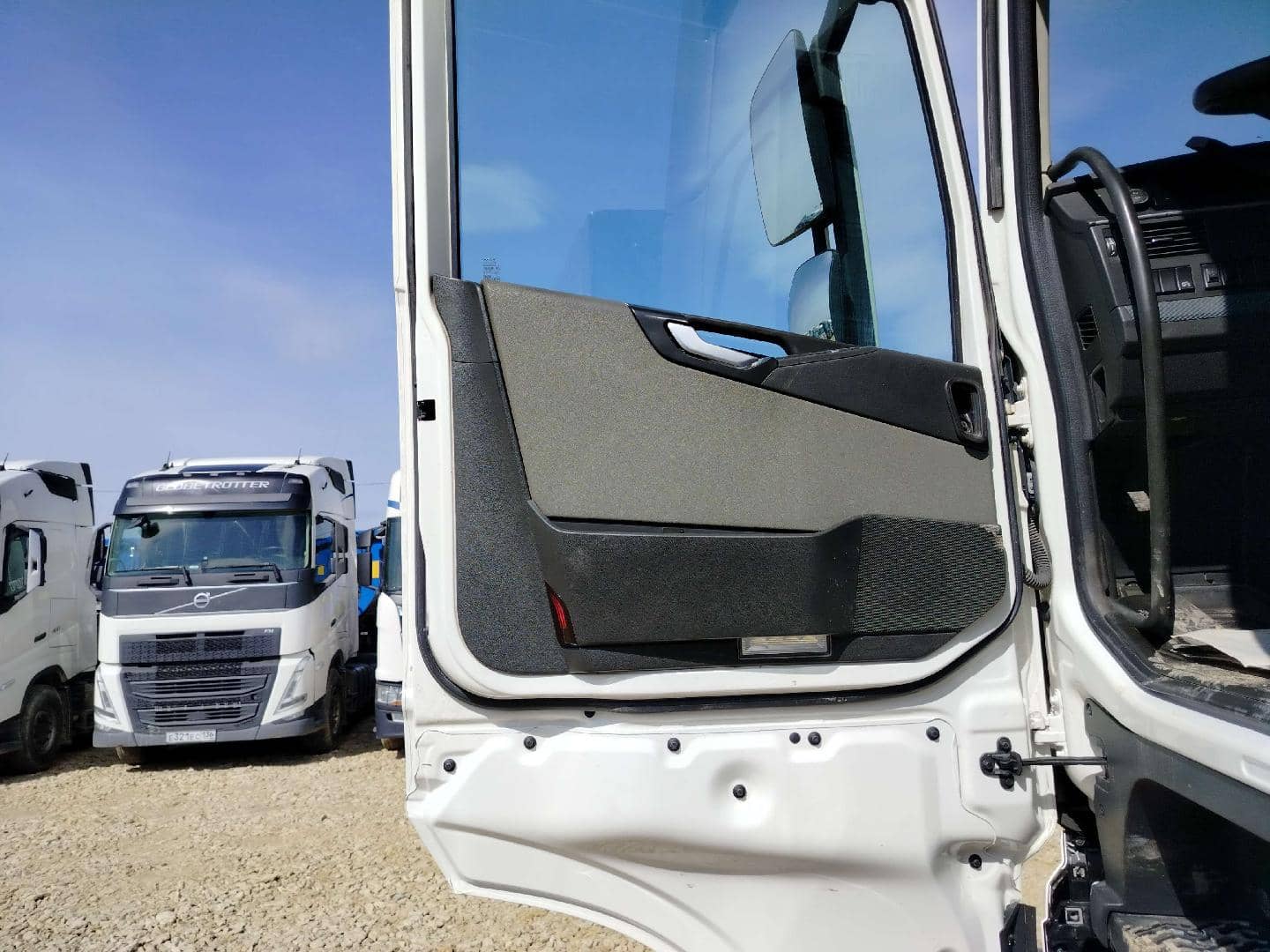 Volvo FH42T 500 4x2 (Globetrotter),  379 340 км, 2023 года в лизинг