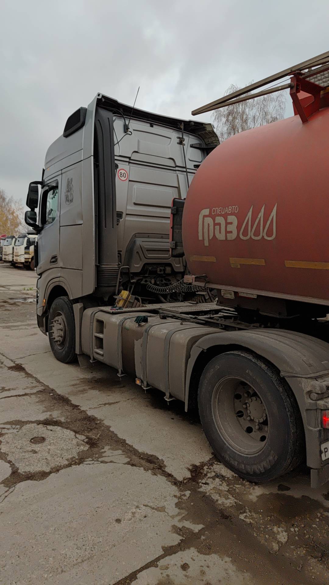 Shacman SX4188YY381,  331 014 км, 2023 года в лизинг