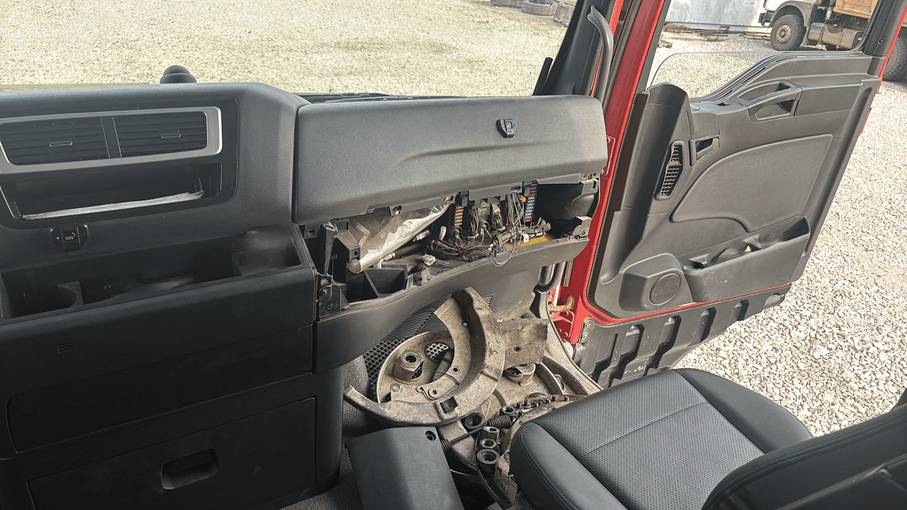 Sitrak ZZ3316V386ME,  143 875 км, 2023 года в лизинг