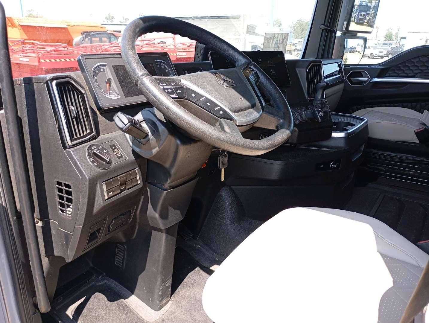 Sitrak С7Н MAX 6×4 ZZ4256V364HE,  137 093 км, 2023 года в лизинг
